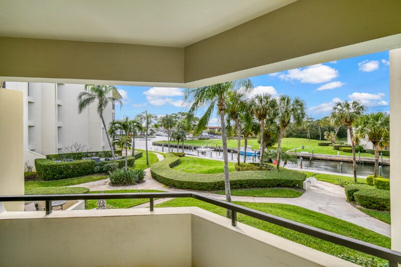 Building Photo - 1117 Marine Way E