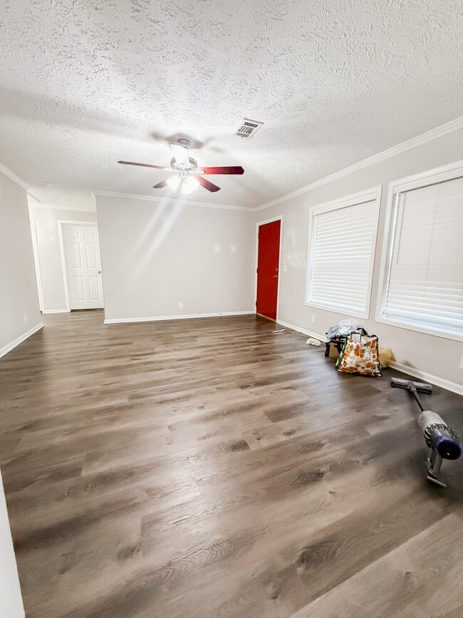 Building Photo - 106 Dolly Dr