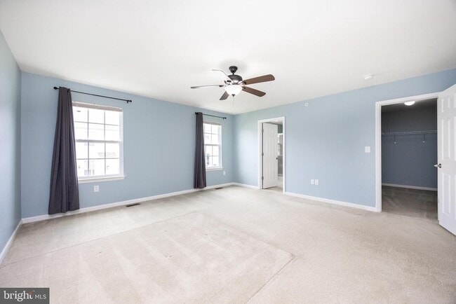 Building Photo - 253 Fairfield Cir W