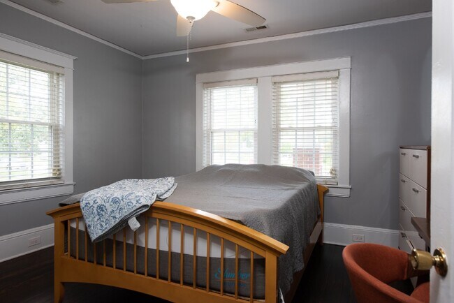 Building Photo - Fully Furnished Super Cute