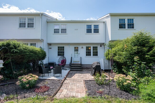 Building Photo - 23 Esquire Dr