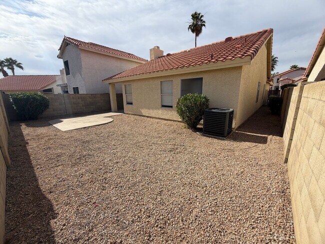 Building Photo - Desirable Arrowhead Ranch Home