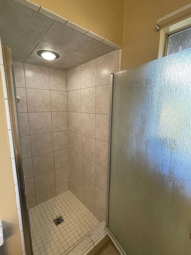 Building Photo - Incredible 3bd/2ba house surrounded by working orchards! Available now!