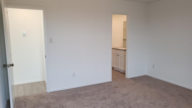 Building Photo - 9239 Navarro Vis