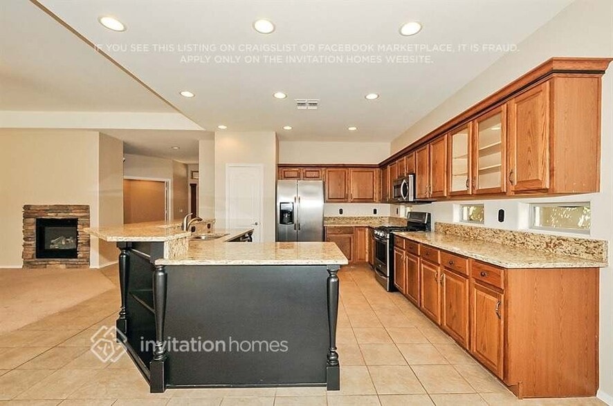 Building Photo - 3127 S Benton Cir