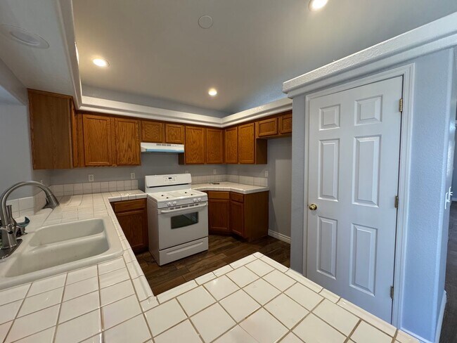 Building Photo - Welcome Home!!