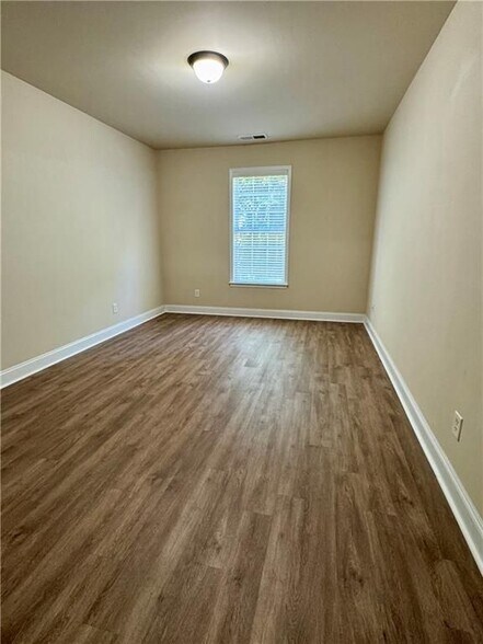 Building Photo - 3606 Rosecliff Trace NE