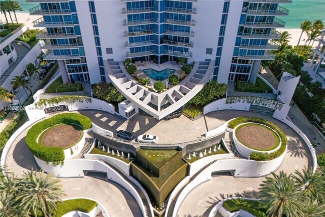 Building Photo - 17001 Collins Ave