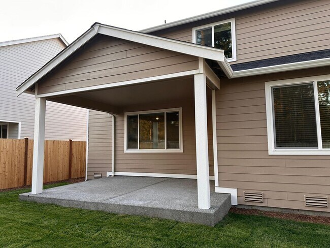 Building Photo - Beautiful Spanaway Home! Apply Today