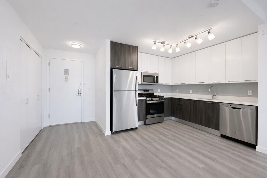 Building Photo - 1524 Sheepshead Bay Rd
