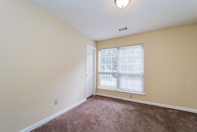 Building Photo - Wonderful 4 Bed Home!!