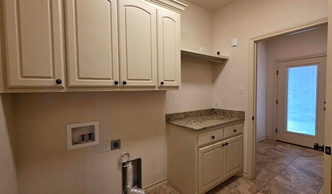 Building Photo - 5234 Kemper St
