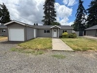 Building Photo - Updated 3 Bedroom!