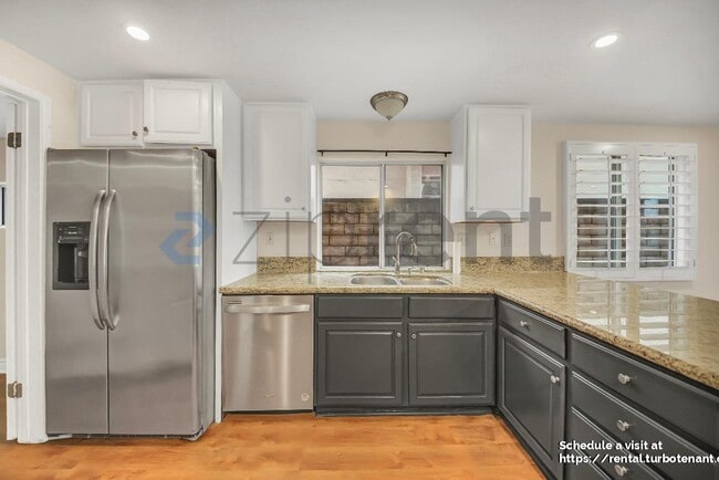 Building Photo - 25832 Browning Pl