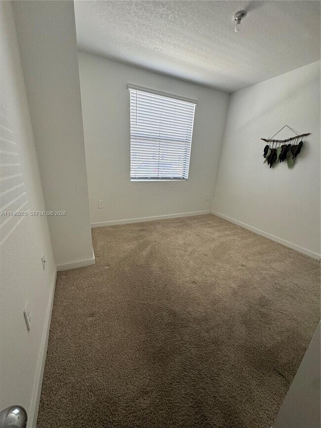 Building Photo - 466 NE 5th St