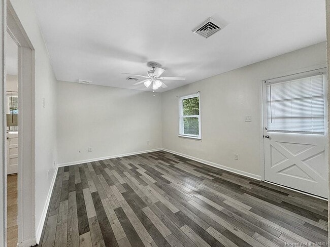 Building Photo - 105 Walker Dr