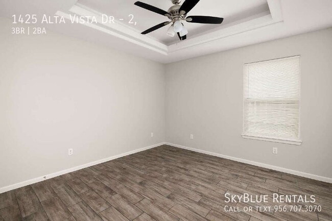 Building Photo - 1425 Alta Vista Dr