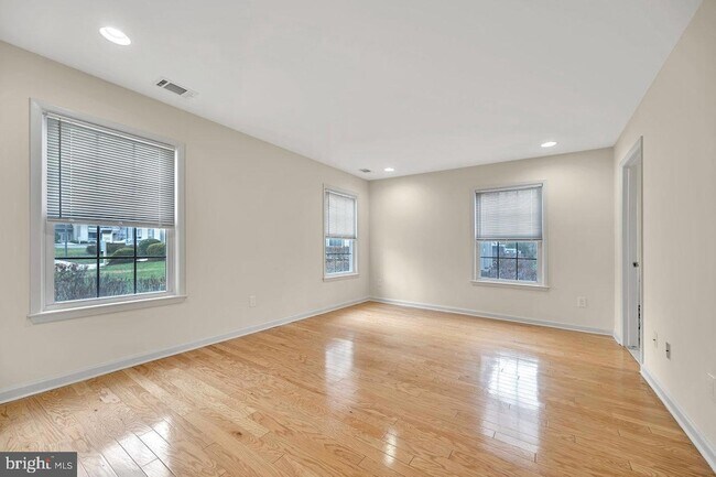 Building Photo - 204 Salem Ct