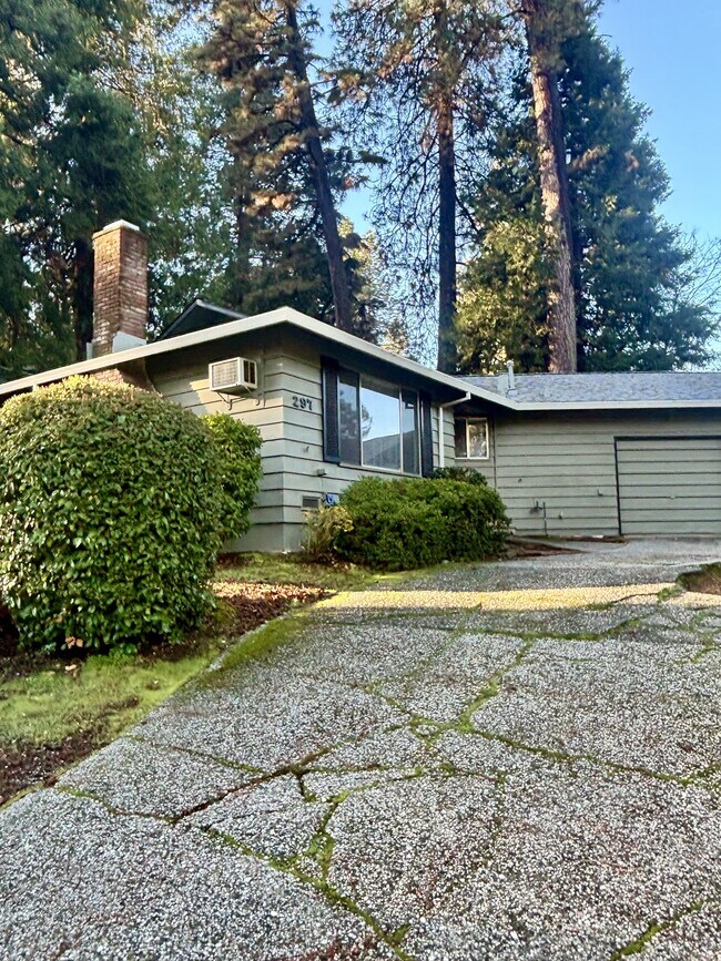 Building Photo - 297 Cornwall Ave