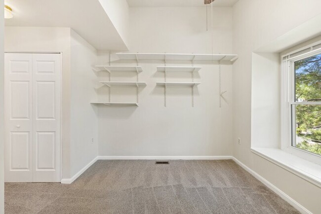 Building Photo - 7511 Belle Grae Dr