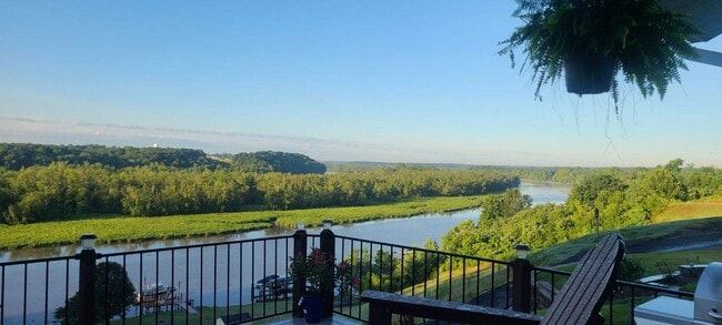 Building Photo - 511 Riverview Ct