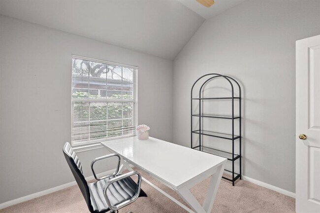 Building Photo - 9305 Donner Ln