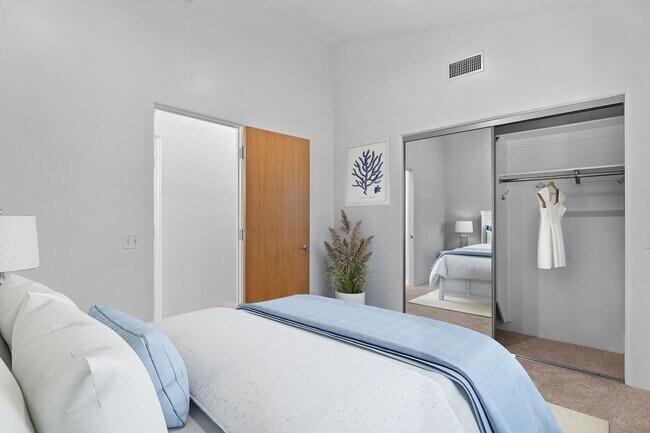 Building Photo - 631 3rd St