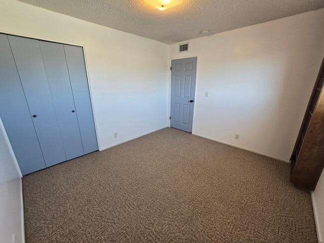 Building Photo - Cozy 2 bed 2 bath