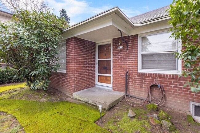 Building Photo - 6614 E Burnside St