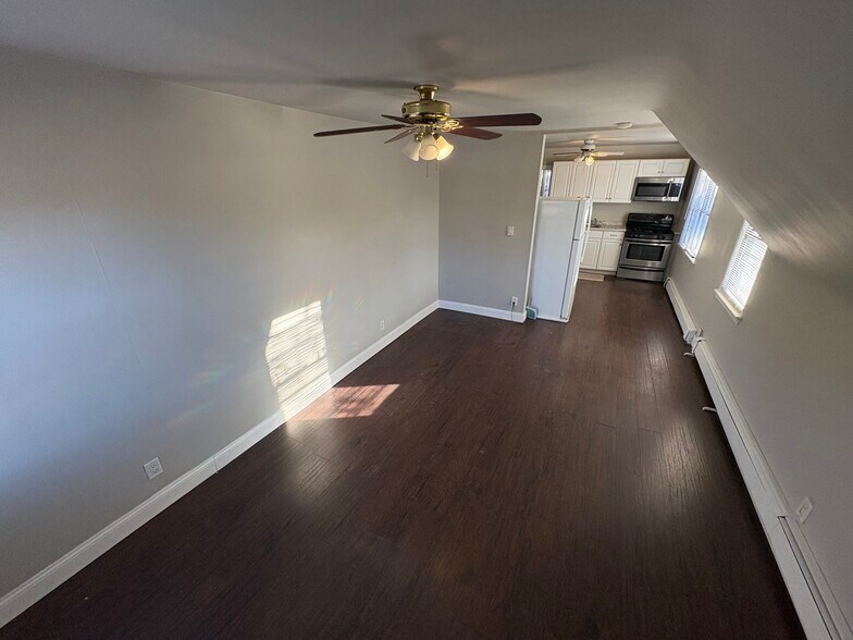 Building Photo - 560 Muncey Rd