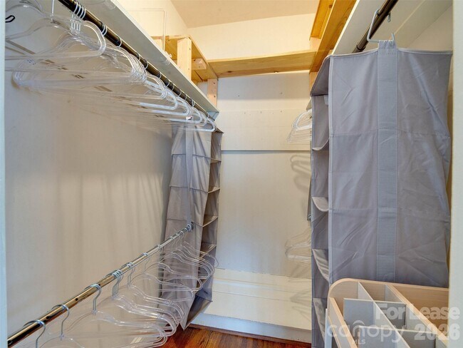 Building Photo - 3221 Sunset Dr