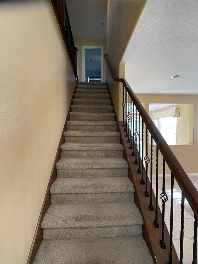 Building Photo - Oxnard 4 Bedroom 3 Full Bathroom 2-Story Home