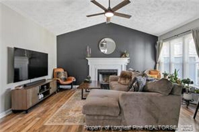 Building Photo - 2527 SIlverbell