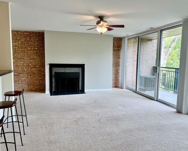 Building Photo - Bright and Relaxing 3rd floor OPEN CONCEPT 1 Bed / 1 Bath Condo For Rent! In-Unit Washer & Dryer!...