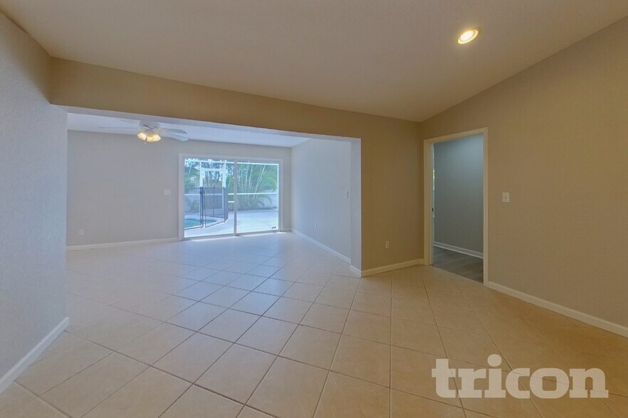Building Photo - 14980 Crown Dr
