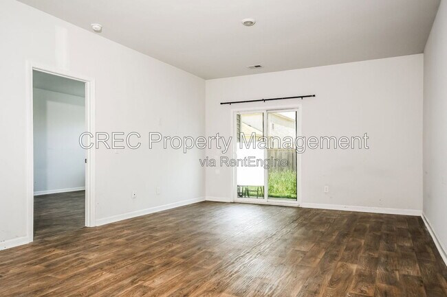 Building Photo - 928 Woodside Creek Ln