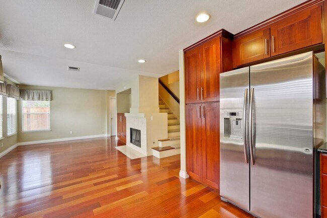 Building Photo - Awesome 3 Bedroom  Home Near Rivermark Plaza!