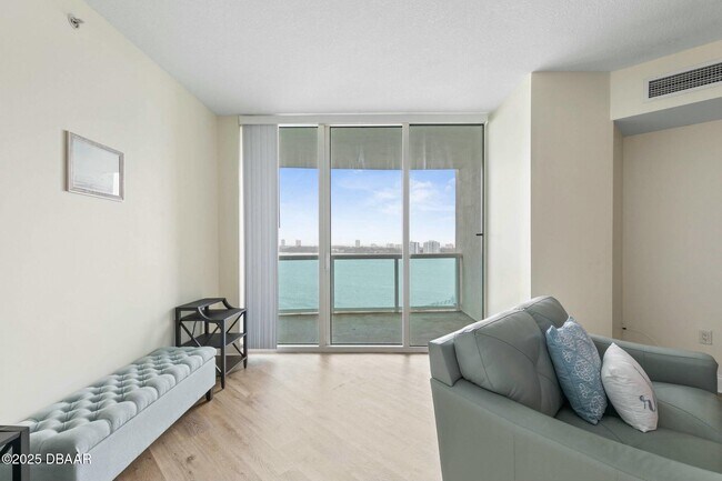 Building Photo - 231 Riverside Dr