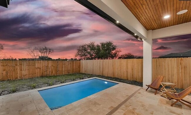 Building Photo - Luxury Living in Hyde Park – Edinburg/McAl...