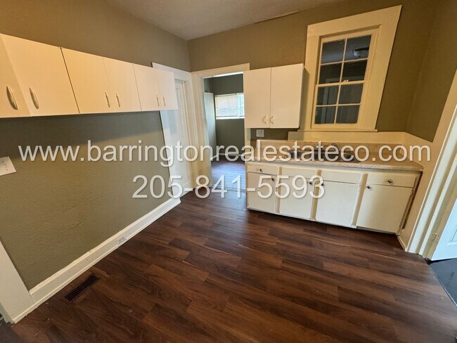 Building Photo - 603 11th Ave