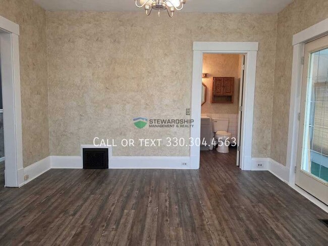 Building Photo - 213 Chestnut Ave NE