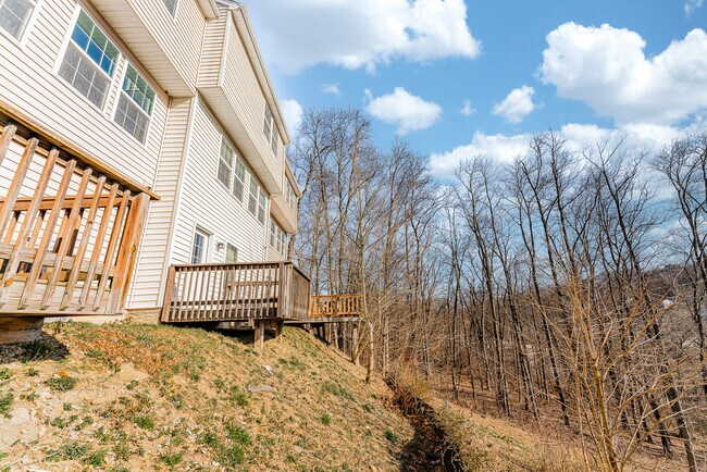 Building Photo - 243 Raven Run