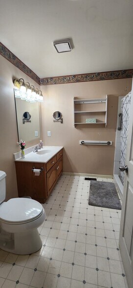 Building Photo - 1038 Boeshore Cir