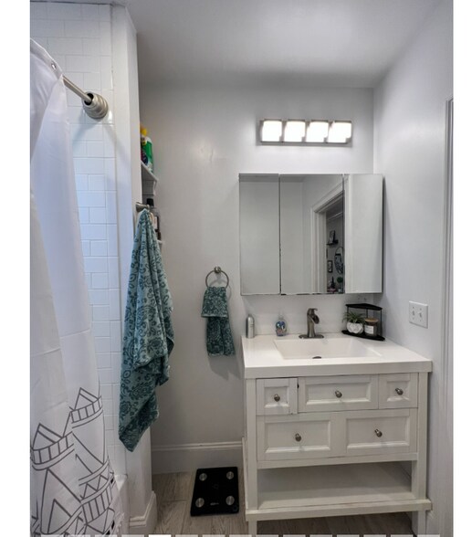 Building Photo - 118 Holland St