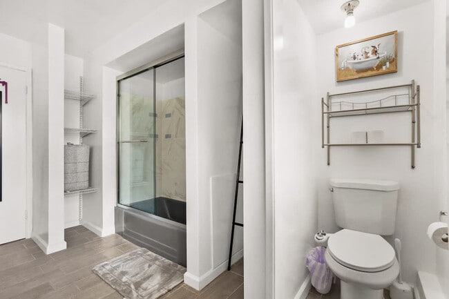 Building Photo - 4989 Randlett Dr