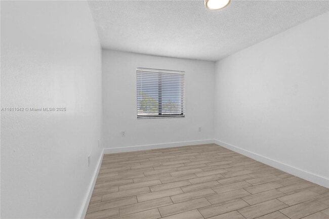 Building Photo - 810 Salzedo St