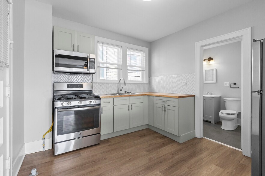 Building Photo - 3222 W Grace St