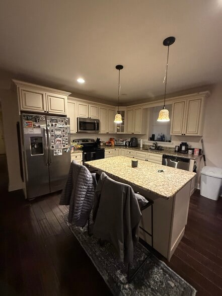 Building Photo - 6110 Ridge Ave