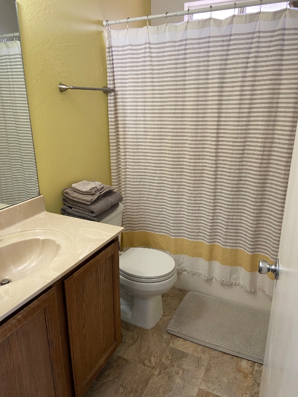 Building Photo - 1237 Lenrey Ave