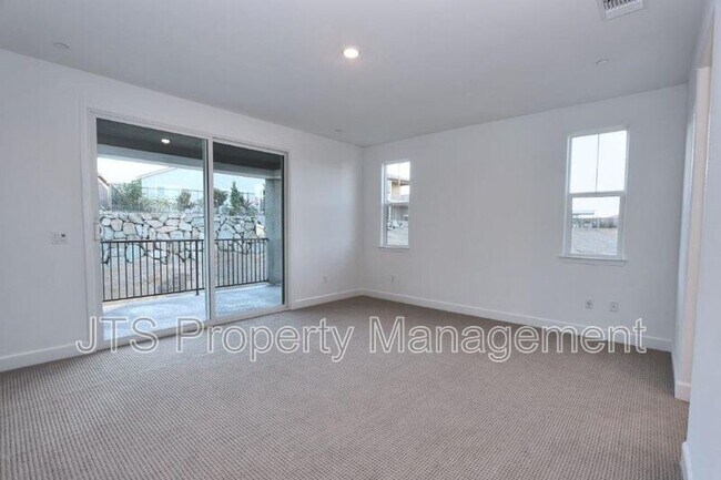 Building Photo - 3349 Hedgerow Ct